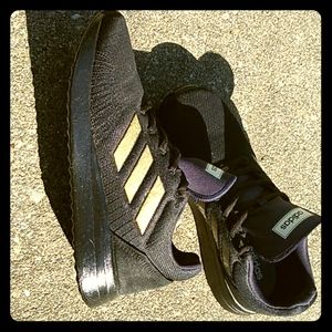 I'm selling men's size 8 Adidas running shoes